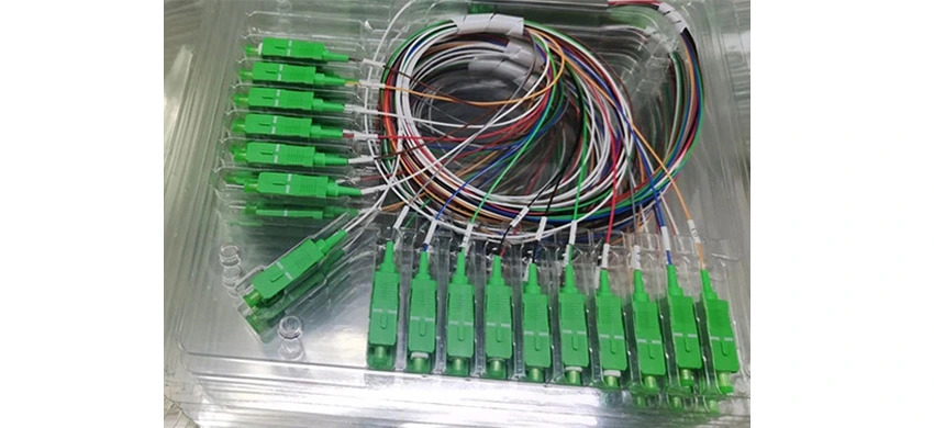 PLC rozbočovač v miniatúrnej oceľovej trubici 1x16 SC/APC